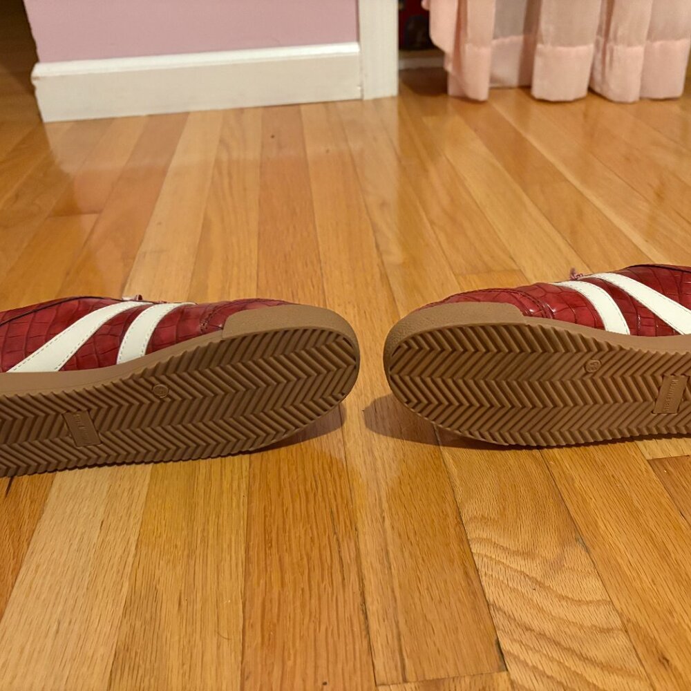 STEVE MADDEN HUDSIN RED CROCODILE SNEAKER - 8.5 - Picture 5 of 10